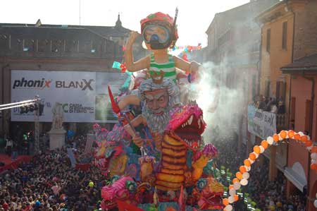 Karneval in Ferrara: Geschichte, Wasser – Samba Karneval-Cento-credit-Turismo-Ferrara Karneval in Ferrara: Geschichte, Wasser – Samba