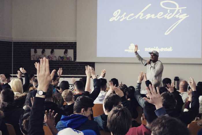 Auftakt für 2schneidig@school 2019 mit Projektwoche in Neumünster Martin-Rietsch_2schneidig_Wertecoach Auftakt für 2schneidig@school 2019 mit Projektwoche in Neumünster