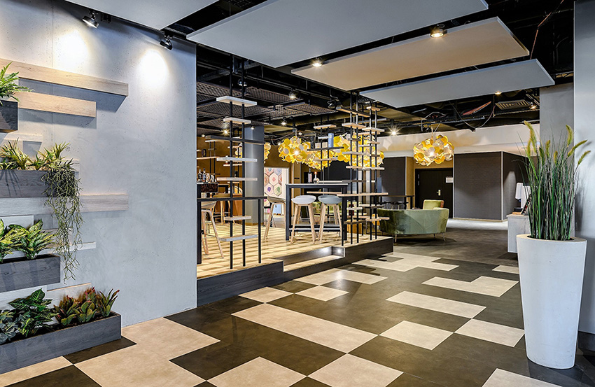 Lobby_300kb „Glanz & Gloria“: ibis Styles Regensburg feierte Abschluss der Renovierung