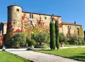 Chateau_de_Villarlong_von_Aussen_-4-300x217 Château de Villarlong: traumhaftes Country Schloss im Südwesten Frankreichs zu mieten