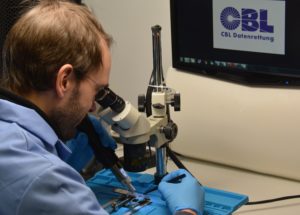 Auch ohne Apple-Support: CBL Datenrettung stellt iPhone-Daten wieder her CBL_microsoldering_Hardwareverschluesselung-300x215 Auch ohne Apple-Support: CBL Datenrettung stellt iPhone-Daten wieder her
