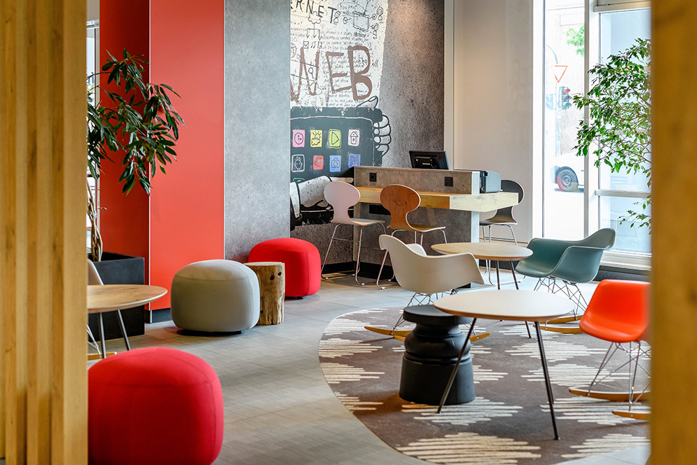 IBIS MAINZ CITY: EIN RUNDUM RENOVIERTES WOHLFÜHL-HOTEL FÜR BUSINESS- UND STÄDTEREISENDE ibis_Mainz_Lobby_1000x1000 IBIS MAINZ CITY: EIN RUNDUM RENOVIERTES WOHLFÜHL-HOTEL FÜR BUSINESS- UND STÄDTEREISENDE