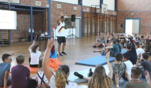 Antirassismus in Halle (Saale): Schulprojekt mit 2schneidig begeistert 2schneidig_Martin-Rietsch_Against-Racism_Halle1-300x175 Antirassismus in Halle (Saale): Schulprojekt mit 2schneidig begeistert