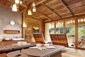 Jagdhof_SPA-CHALET_Private-Spa-Suite-Sommer_03-c-Huber-Fotografie-300x200 Mädchen Wellness Tage im 5-SterneSPA-Hotel Jagdhof***** im Stubaital