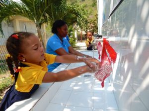 PR_CTW_WASH3-300x225 Recycling fürs Kindeswohl – Carnival unterstützt Hygiene-Initiative der Clean the World-Stiftung – Wiederaufbereitung von 3 Millionen Stück Seife