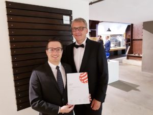 RedDot_Siegerurkunde_Erdmann_Braig-Kopie-300x225 MOCOPINUS – Gewinner des Red Dot Awards 2019 für karbonisierte Holzprofile. Auszeichnung für hohe Designqualität von CARBOSET10