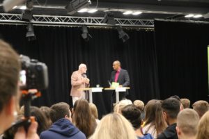 Expertengespräch mit Schirmherrn der „Sei eine Stimme“-Ausstellung Sei-eine-Stimme_Ausstellung_4-300x200 Expertengespräch mit Schirmherrn der „Sei eine Stimme“-Ausstellung