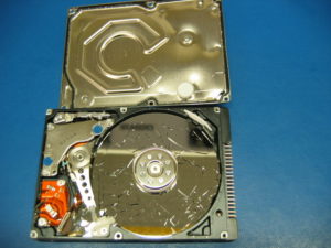 CBL Datenrettung fordert Verhaltenskodex für die Branche mutwillig_zerstoerte_HDD-300x225 CBL Datenrettung fordert Verhaltenskodex für die Branche
