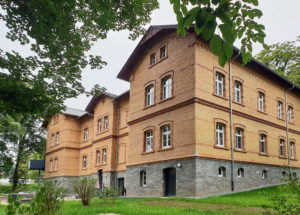 Klinik-Rodewisch_1_kleiner-300x215 Denkmalschutzgerechte Sanierung mit UdiDämmsystemen