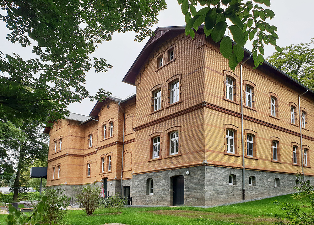 Klinik-Rodewisch_1_kleiner Neuer Glanz für historische Klinik Rodewisch: Denkmalschutzgerechte Sanierung mit UdiDämmsystemen