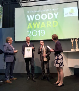 Woody-Award-Preisverleihung-2-259x300 MOCOPINUS wieder mit dem Woody Award ausgezeichnet: Fassadensystem CARBOSET 10 überzeugt mit innovativem Designkonzept