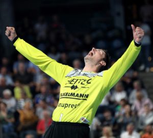 Handball: HC Erlangen reist am 2. Weihnachtsfeiertag nach Lemgo 190915_HCE_Lemgo_Lichtlein_HJKrieg_400_9388-300x271 Handball: HC Erlangen reist am 2. Weihnachtsfeiertag nach Lemgo