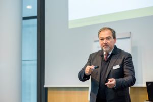 Gute Mitarbeiter sind Gold wert SMIC-Nuernberger-Unternehmer-Kongress-2018-0744-web-300x200 Gute Mitarbeiter sind Gold wert