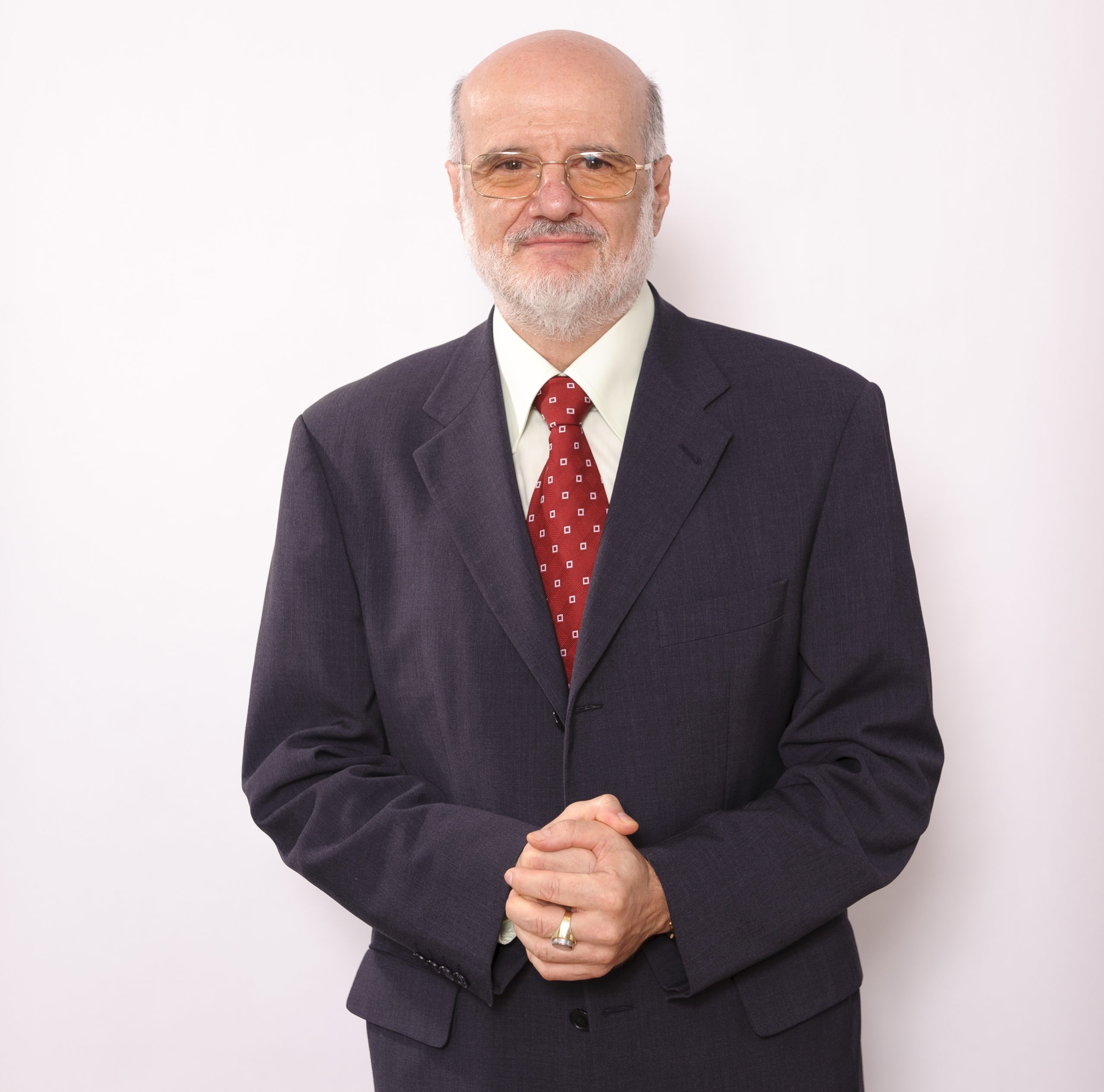 „Hyperthermie und Radiowellen als mögliche Mittel gegen Krebs“. Prof-Szasz-gefaltete-Hände-scaled „Hyperthermie und Radiowellen als mögliche Mittel gegen Krebs“.