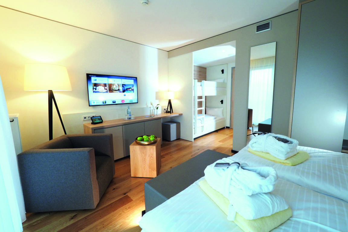 Wonnemar-Familienzimmer_k Das WONNEMAR Resort-Hotel Wismar freut sich, seinen Gästen wieder unvergessliche Familienurlaube zu bieten