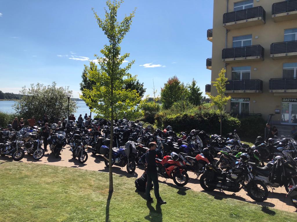 Biker-Foto-2 Motorrad fahren für den guten Zweck: Das Resort Mark Brandenburg wird zum Treffpunkt der 16. Sonnenhofroute der Biker