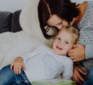 „Wir hatten enormes Glück“ – eine Mutter spricht über die Meningokokken-Erkrankung ihrer Tochter dsdasdasd-300x273 „Wir hatten enormes Glück“ – eine Mutter spricht über die Meningokokken-Erkrankung ihrer Tochter