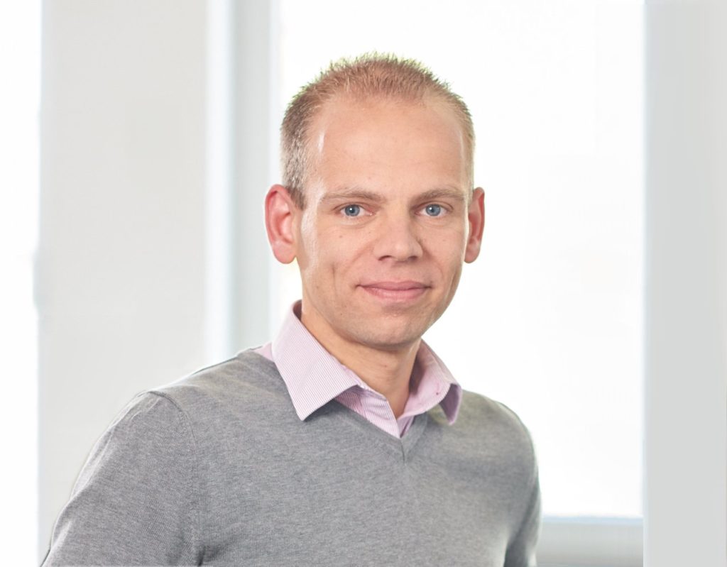 ALVARA_Steven_Schwarznau_Bildrechte_Juergen-Jeibmann-Photographik-ALVARA-1024x799 Steven Schwarznau wird neuer Vorstand bei der ALVARA Cash Management Group AG