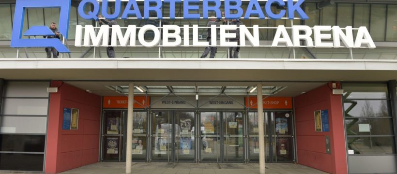 QUARTERBACK Immobilien ARENA_Neue Lichtwerbung_Tag (c) QUARTERBACK Immobilien AG, Volkmar Heinz