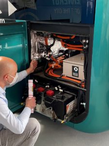 QUANTRON Academy: the new e-mobility training centre for truck and bus specialists QUANTRON-Academy_Schulung_am_Fahrzeug_2021_low-225x300 QUANTRON Academy: the new e-mobility training centre for truck and bus specialists