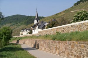 Kirche-300x199 Weindorf Kesten an der Mosel vor Fluten geschützt
