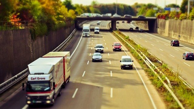 Auto auf der Autobahn