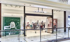 Alstertal-Einkaufszentrum Hamburg lockt Shopping-Fans mit neuen Geschäften Lacoste_0079-800-300x179 Alstertal-Einkaufszentrum Hamburg lockt Shopping-Fans mit neuen Geschäften