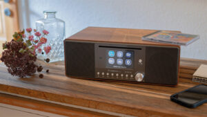 Albrecht_DR895_Holz_quer2-300x169 Albrecht DR 895 CD: Klangstarkes Hybridradio mit integriertem Spotify Connect und großem 4 Zoll Farbdisplay