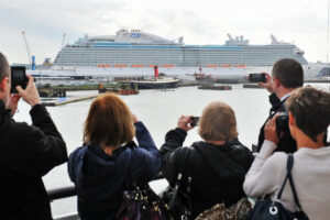 Princess Cruises stellt drei weitere Schiffe in Dienst – Flotte im September wieder komplett SN_ROYAL_PRINCESS17-300x200 Princess Cruises stellt drei weitere Schiffe in Dienst – Flotte im September wieder komplett