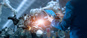 Synostik_Inbetriebnahme_Shutterstock@PopTika-300x131 Synostik entwickelt toolgestützt Inbetriebnahme-Algorithmen für die industrielle Fertigung