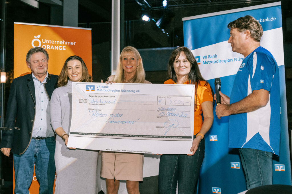 Unternehmer-Kickern für den guten Zweck! ORANGE-VRBank-Benefizkicker-01-1024x680 Unternehmer-Kickern für den guten Zweck!
