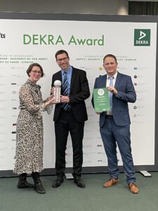 AfB_Presse_DEKRA_Award_2022-225x300 Dreifach geehrt: Awards für AfB social & green IT