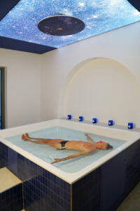 Wellness im Schwarzwald: Die Vita Classica Therme in Bad Krozingen ist jetzt noch attraktiver Neues-Wohlfuehlhaus_Floating_AAA3401_kl-200x300 Wellness im Schwarzwald: Die Vita Classica Therme in Bad Krozingen ist jetzt noch attraktiver