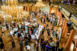 Alles auf Apfel: Weltleitmesse Cider World auch 2023 wieder in Frankfurt CiderWorld_Bildrechte-Apfelwein-International-UG-Frankfurt-Armin-RItter-und-Gina-Hartwich_-300x200 Alles auf Apfel: Weltleitmesse Cider World auch 2023 wieder in Frankfurt