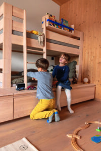 TEAM7_kids_Loc_1_ER-W_361-200x300 Kindermöbel aus echtem Holz von Team 7