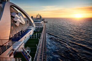 Totale Sonnenfinsternis an Bord erleben – Emerald Princess wird zum „schwimmenden Observatorium“ EM-Princessa-NT-Top-Deck-300x200 Totale Sonnenfinsternis an Bord erleben – Emerald Princess wird zum „schwimmenden Observatorium“