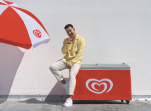 „Like Ice in the Sunshine”: Langnese legt den Kultsong mit Top Act Nico Santos neu auf Nico-Santos-x-Langnese_1-300x222 „Like Ice in the Sunshine”: Langnese legt den Kultsong mit Top Act Nico Santos neu auf