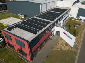 Aventem produziert ab sofort Strom für den Eigenbedarf und die Event-Kompensation Aventem-Solaranlage-300x221 Aventem produziert ab sofort Strom für den Eigenbedarf und die Event-Kompensation