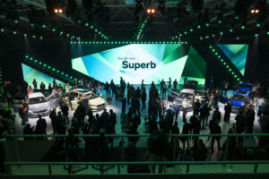 SCHACHZUG kreiert erfolgreiche Weltpremiere für Škoda Superb in Prag DSC5952_1bd8b497.JPG-1920x1280-1-300x200 SCHACHZUG kreiert erfolgreiche Weltpremiere für Škoda Superb in Prag