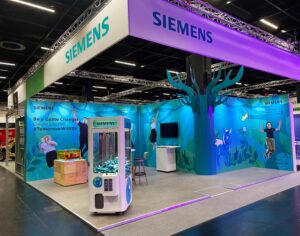 kreateur gestaltete Gamescom Messeauftritt für Siemens Professional Education SPE-Gamescom-Messestand-300x236 kreateur gestaltete Gamescom Messeauftritt für Siemens Professional Education