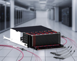 VersaTray_Solution-_5zu4_03_2024-300x240 Rosenberger OSI präsentiert das hochmodulare Trägersystem VersaTray für Rechenzentrums-Verkabelungen
