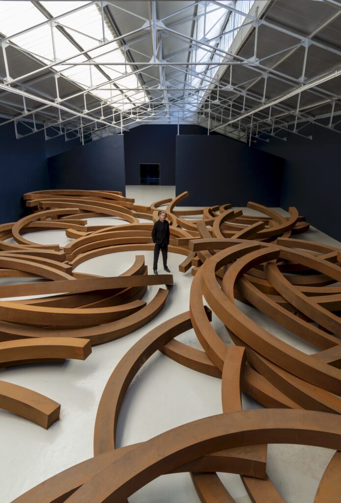 C-Bernar-Venet-AGAGP-Paris_Foto-Jerome-Cavaliere_Bernar-Venet-694x1024 Bernar Venet – 1961… Looking Forward! Parallel zur Biennale Arte 2024 - 60. Internationale Kunstausstellung in Venedig 20. April bis 16. Juni 2024 - Biblioteca Nazionale Marciana