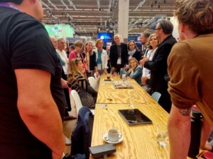 Circular Collective lädt zum fachlichen Austausch auf der IMEX 2025 ein Meet-up-300x225 Circular Collective lädt zum fachlichen Austausch auf der IMEX 2025 ein