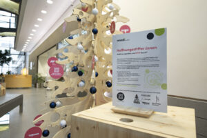 woodi.xmas-tree-2-300x200 meplan und Messe München starten Weihnachts-Charity