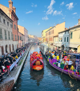 Carnevale-sull_acqua-24@archivio-Comune-di-Comacchio-263x300 Carnevale sull_acqua 24@archivio Comune di Comacchio