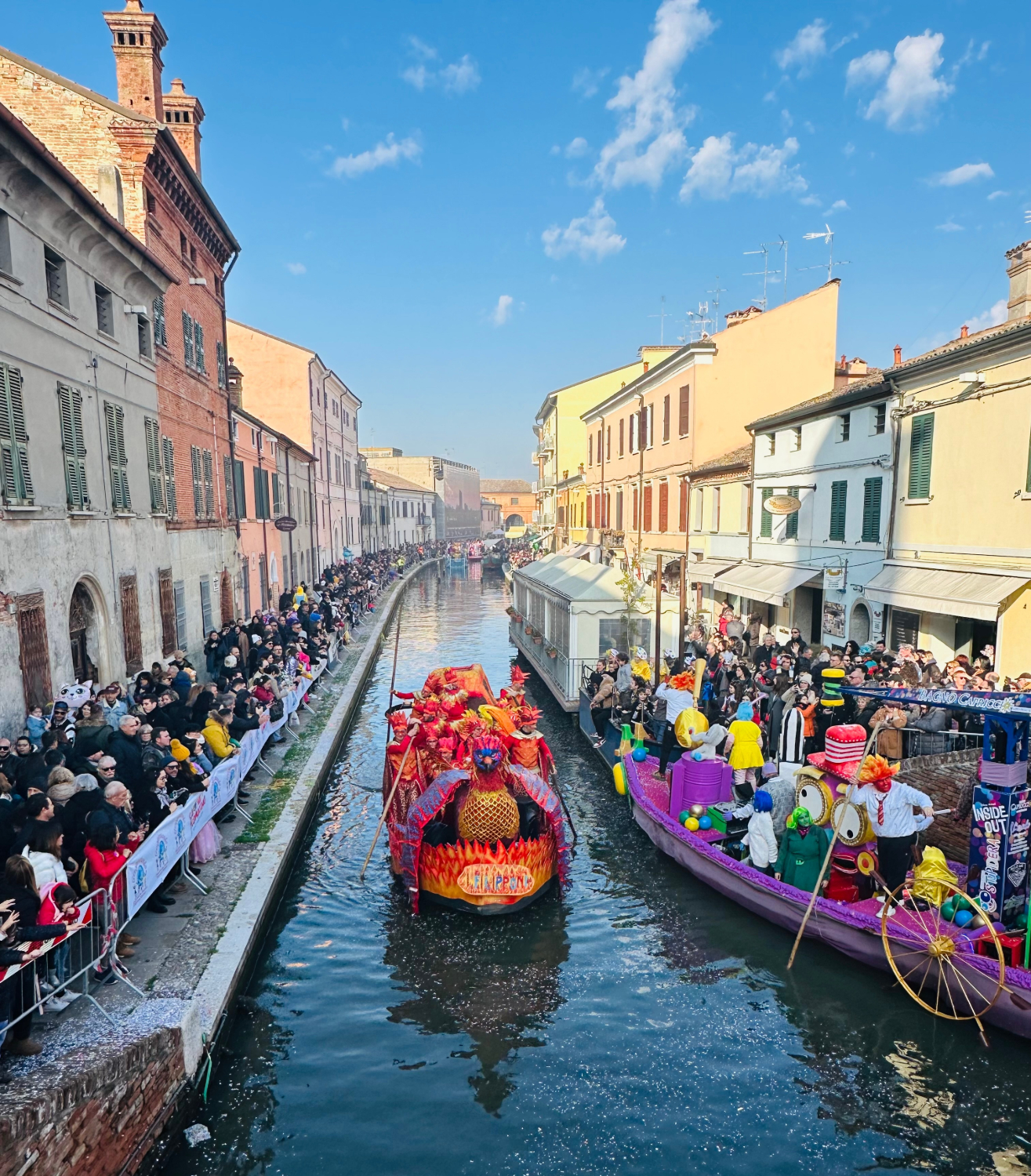 Po-Delta, Comacchio, Ferrara: Sommer in Bewegung Carnevale-sull_acqua-24@archivio-Comune-di-Comacchio Po-Delta, Comacchio, Ferrara: Sommer in Bewegung