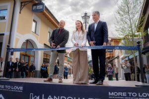 LandquartFashionOutlet_Daniel_Alexandra_Otto.jpg-300x200 time change inszeniert Erweiterung des Landquart Fashion Outlet als erlebnisorientierte Destination